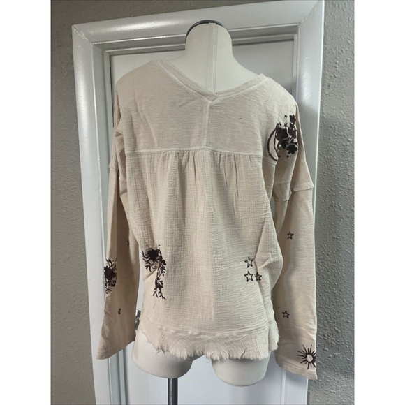 distressed embossed top by caite - Picture 9 of 14